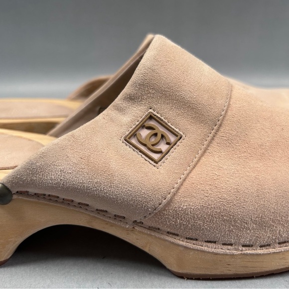 CHANEL Light Beige Suede Clogs LIKE NEW - Picture 3 of 7